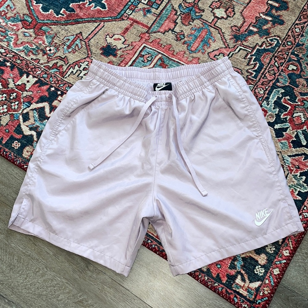 Nike Men’s Sportswear 6” Woven Flow Shorts